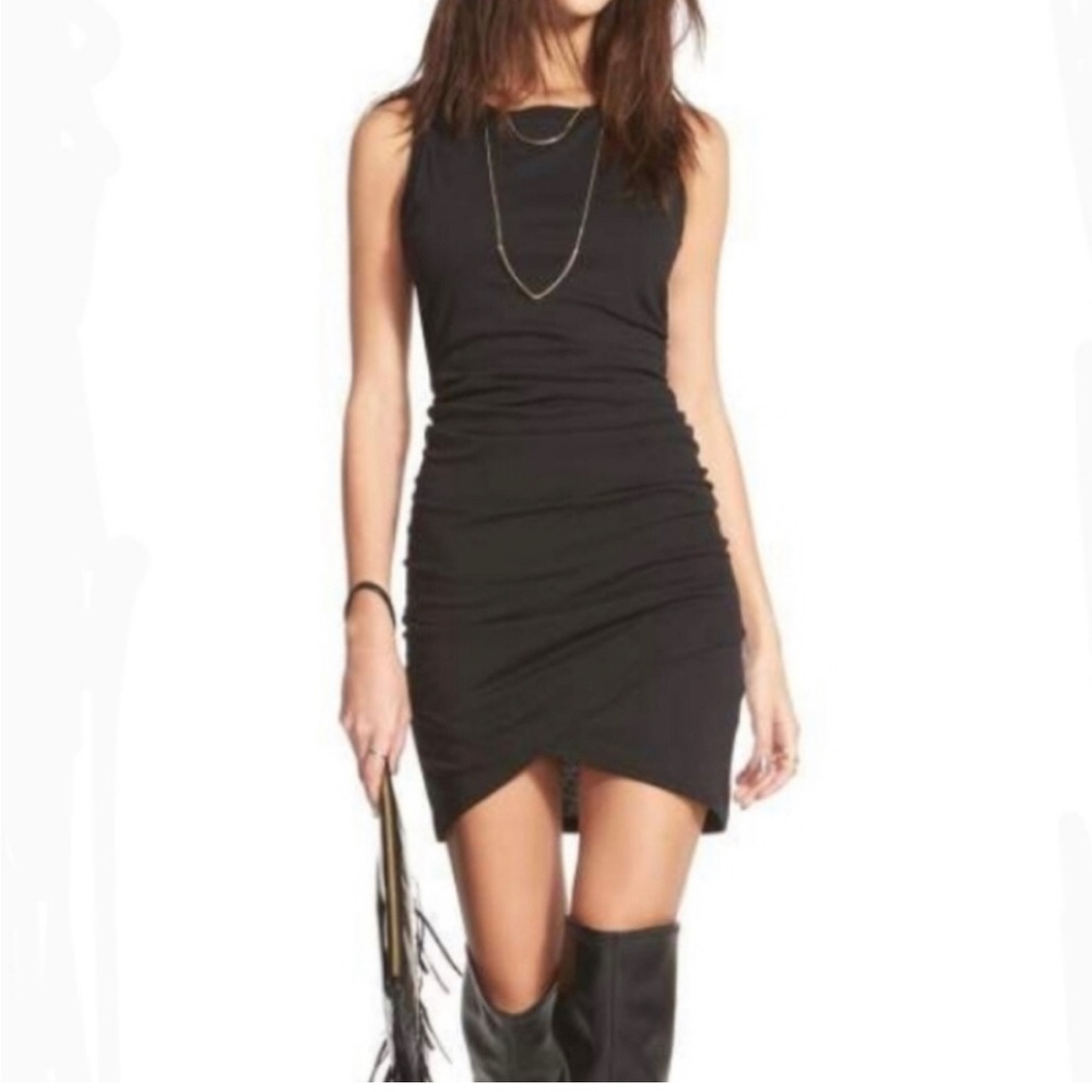 Leith Ruched body-con black dress